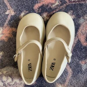 Zara baby ballet flat style Dress Shoes size 23
